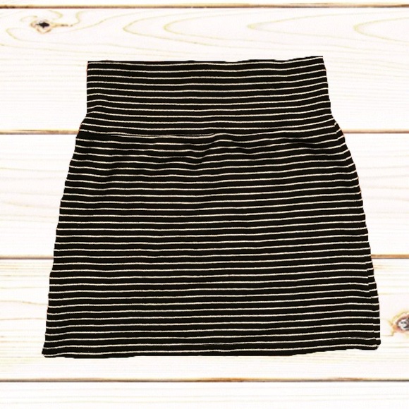 American Apparel Black & White Stripe Mini Skirt - Picture 4 of 5